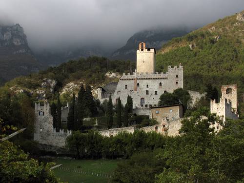 Castello_Avio